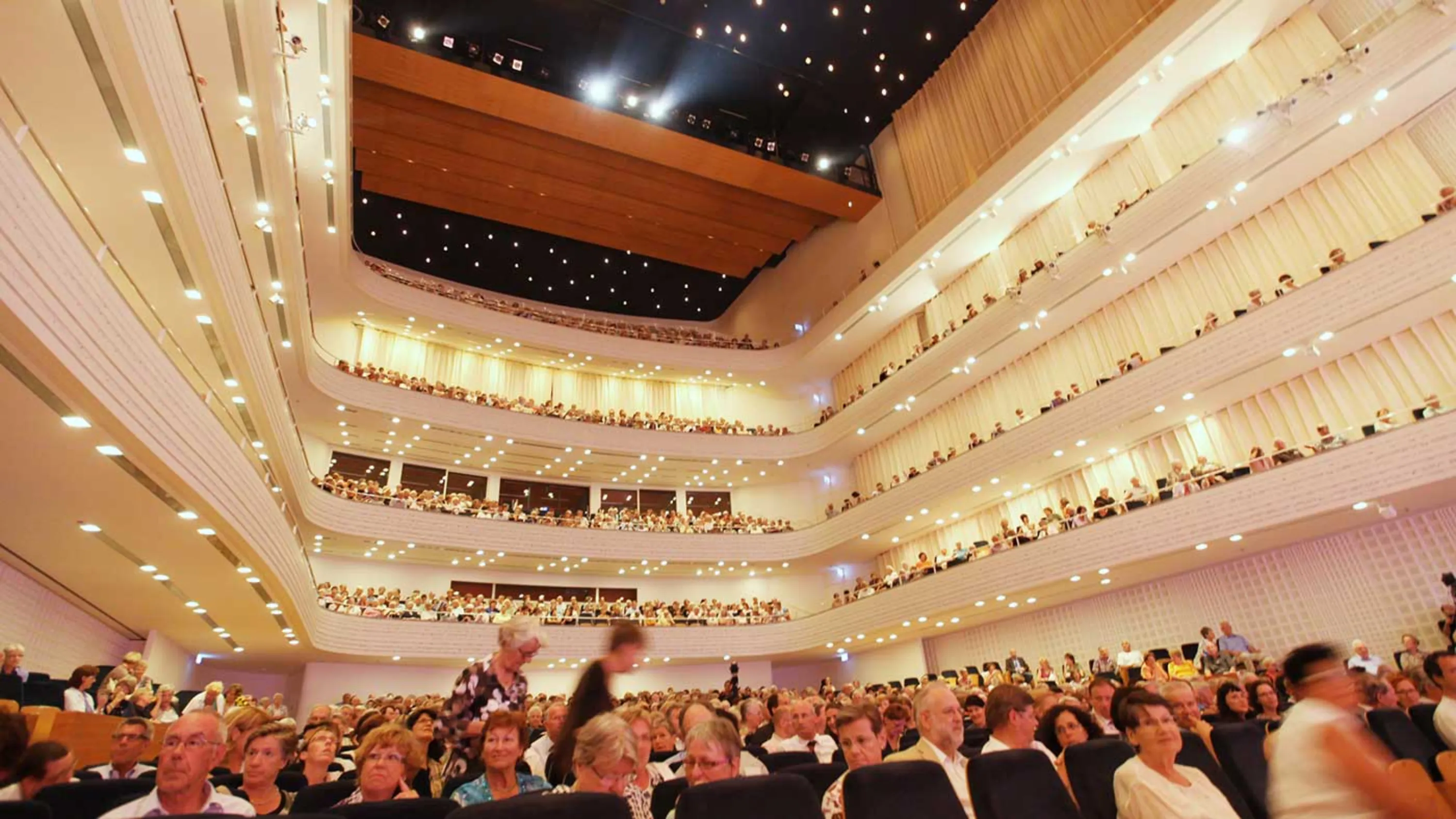 Blick auf den gefüllten Konzertsaal des KKL Luzern.